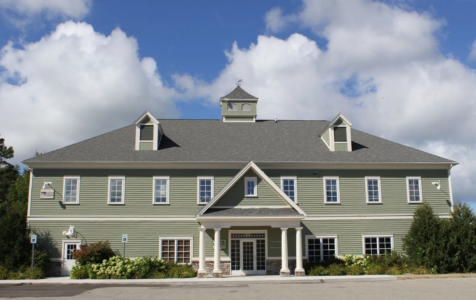 Exterior of Harbor Pointe Dental in Petoskey